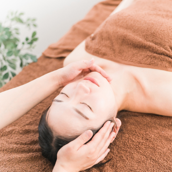 オイルで造るメリハリ小顔